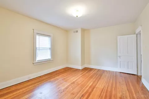 Bedroom - 1332 Cryer Ave, Cincinnati, OH 45208 photo 3 of 9