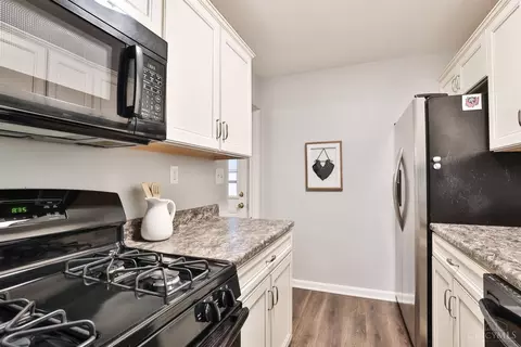 Kitchen - 4122 Estermarie Dr, Cincinnati, OH 45236 photo 3 of 3