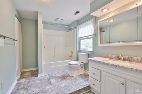Bath - 4122 Estermarie Dr, Cincinnati, OH 45236 photo 2 of 3