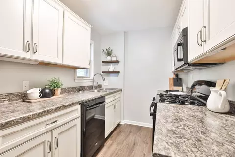 Kitchen - 4122 Estermarie Dr, Cincinnati, OH 45236 photo 2 of 3