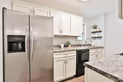 Kitchen - 4122 Estermarie Dr, Cincinnati, OH 45236 photo 1 of 3