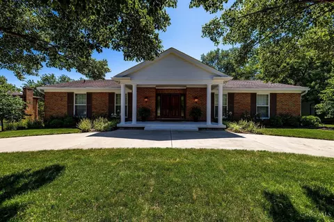 435 Emerald Woods Dr, Oxford, OH 45056