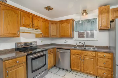 5709 Windview Dr, Cincinnati, OH 45248 photo 8