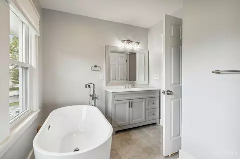 Bath - 2209 Crane Ave, Cincinnati, OH 45207 photo 1 of 3
