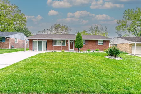 741 Castro Ln, Springdale, OH 45246