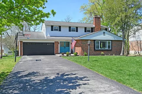 833 Strathcoma Dr, Cincinnati, OH 45255 photo 2