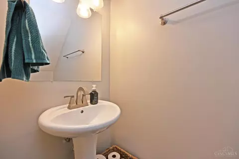 Bath - 1638 Powers St, Cincinnati, OH 45223 photo 1 of 2