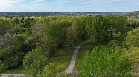 9475 Holly Hl, Indian Hill, OH 45243