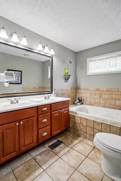 532 Kittery Ln, Cincinnati, OH 45255 photo 32
