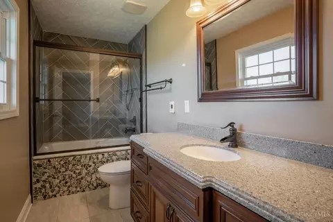 Bath - 10005 Wolfe Rd, New Vienna, OH 45159 photo 1 of 2