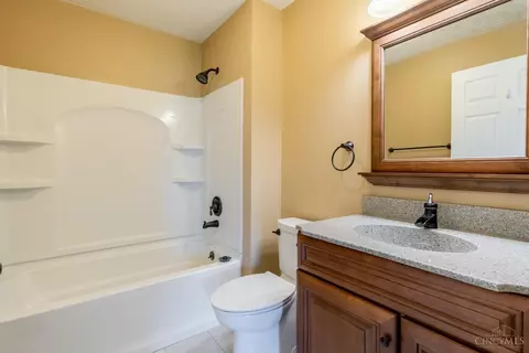 Bath - 10005 Wolfe Rd, New Vienna, OH 45159 photo 2 of 2