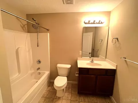 Bath - 922 Conner Dr, Hamilton, OH 45013 photo 3 of 3