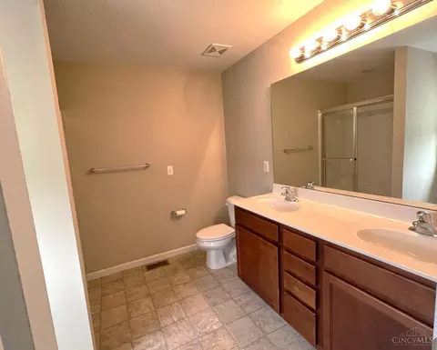 Bath - 922 Conner Dr, Hamilton, OH 45013 photo 1 of 3