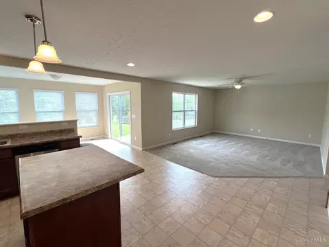 Living - 922 Conner Dr, Hamilton, OH 45013 photo 3 of 3
