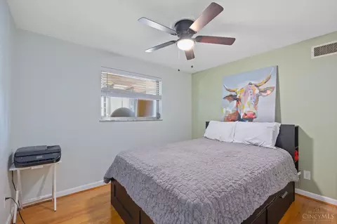 Bedroom - 3129 Dickinson Rd, Cincinnati, OH 45211 photo 5 of 8
