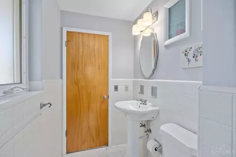 Bath - 3129 Dickinson Rd, Cincinnati, OH 45211 photo 1 of 2