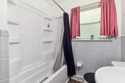 Bath - 1236 Purcell Ave, Cincinnati, OH 45205 photo 1 of 3