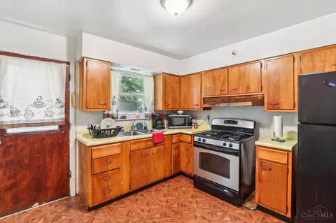 Kitchen - 1236 Purcell Ave, Cincinnati, OH 45205 photo 1 of 2