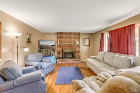 Living - 1236 Purcell Ave, Cincinnati, OH 45205 photo 2 of 5