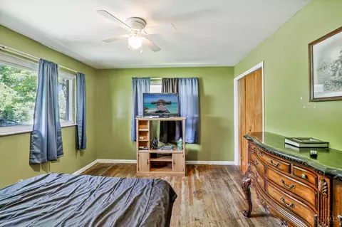 Bedroom - 1236 Purcell Ave, Cincinnati, OH 45205 photo 4 of 4