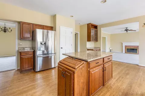 Kitchen - 10931 Allenhurst Blvd, Blue Ash, OH 45241 photo 4 of 5