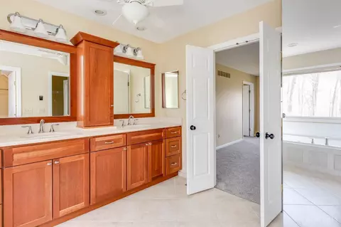 Entry Way - 10931 Allenhurst Blvd, Blue Ash, OH 45241 photo 3 of 3