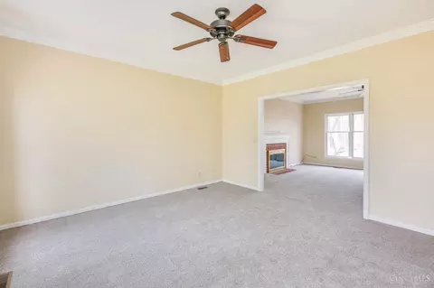 Living - 10931 Allenhurst Blvd, Blue Ash, OH 45241 photo 2 of 7