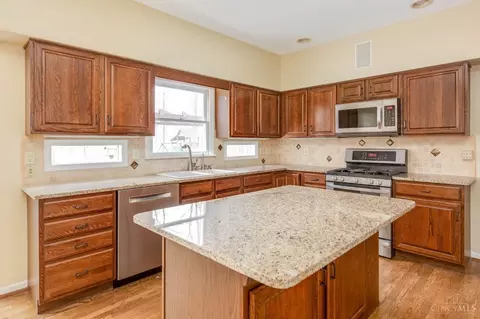 Kitchen - 10931 Allenhurst Blvd, Blue Ash, OH 45241 photo 5 of 5