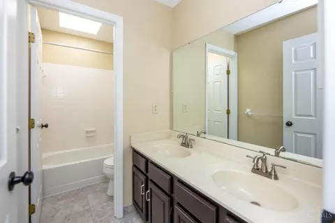 Bath - 10931 Allenhurst Blvd, Blue Ash, OH 45241 photo 1 of 3