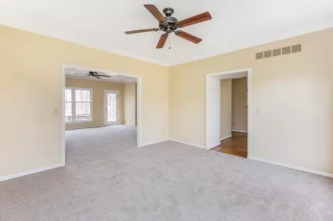 Living - 10931 Allenhurst Blvd, Blue Ash, OH 45241 photo 3 of 7