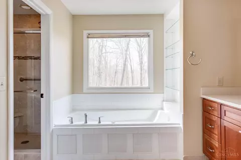 Bath - 10931 Allenhurst Blvd, Blue Ash, OH 45241 photo 3 of 3