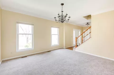 Living - 10931 Allenhurst Blvd, Blue Ash, OH 45241 photo 1 of 7