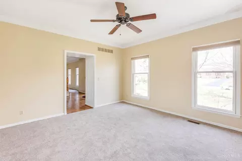 Living - 10931 Allenhurst Blvd, Blue Ash, OH 45241 photo 4 of 7