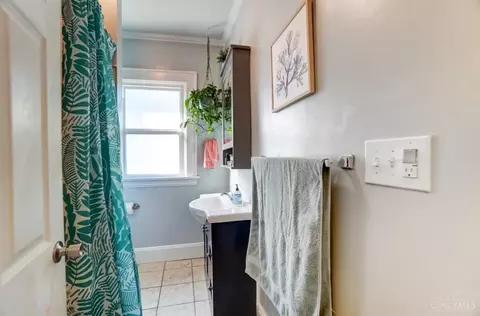 Bath - 4533 Orkney Ave, Cincinnati, OH 45209 photo 1 of 3