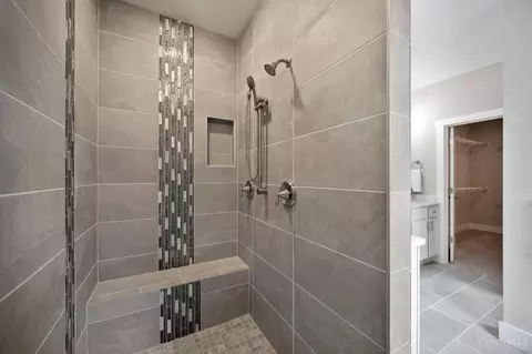 Bath - 8641 Doris Pl, Cleves, OH 45002 photo 3 of 4