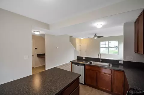 863 Ellery Dr, Cincinnati, OH 45245 photo 9