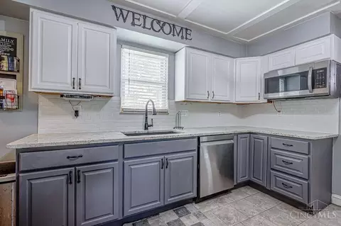 Kitchen - 708 Dair Ave, Harrison, OH 45030 photo 3 of 4