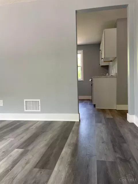 Entry Way - 4240 Fehr Rd, Cincinnati, OH 45238 photo 1 of 2
