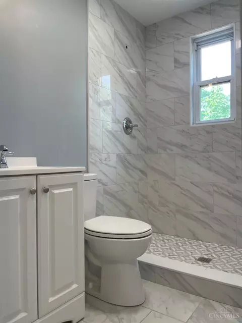 Bath - 4240 Fehr Rd, Cincinnati, OH 45238 photo 2 of 3