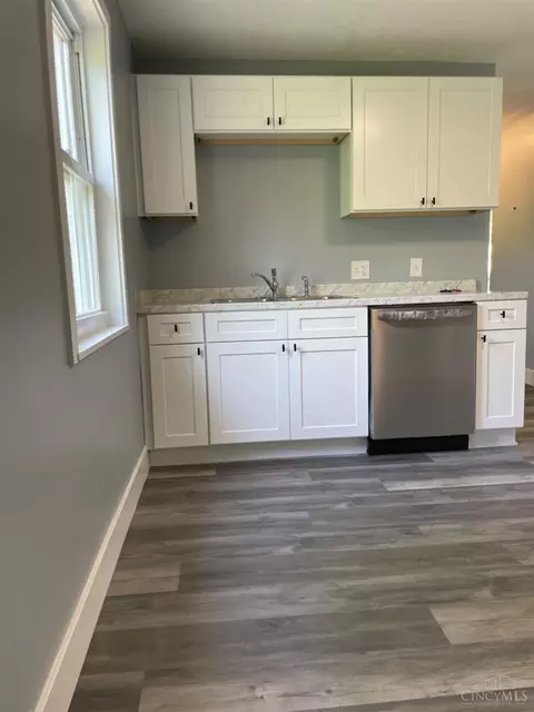 Kitchen - 4240 Fehr Rd, Cincinnati, OH 45238 photo 1 of 2