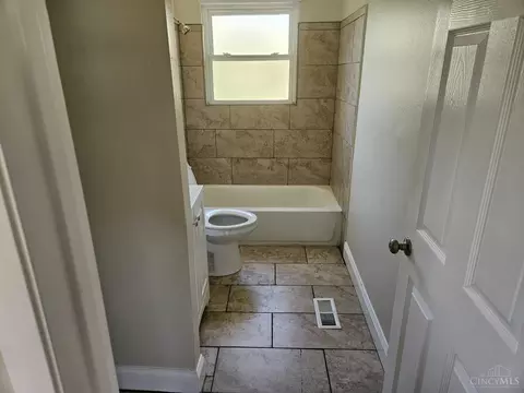 1532 Meredith Dr, Cincinnati, OH 45231 photo 3