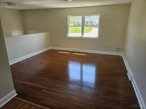 1532 Meredith Dr, Cincinnati, OH 45231 photo 2