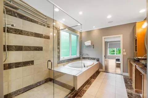 Bath - 11241 Snider Rd, Cincinnati, OH 45249 photo 3 of 14
