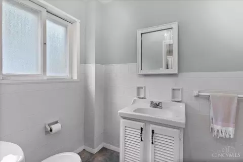Bath - 3375 Everson Ave, Cincinnati, OH 45209 photo 1 of 9
