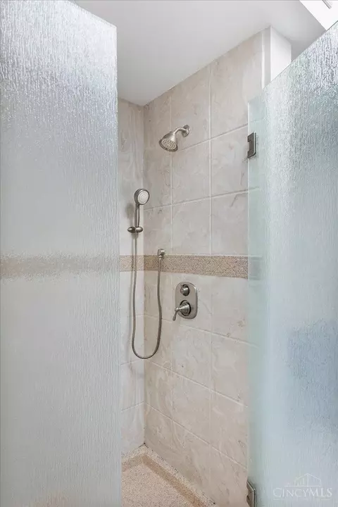 Bath - 3375 Everson Ave, Cincinnati, OH 45209 photo 8 of 9