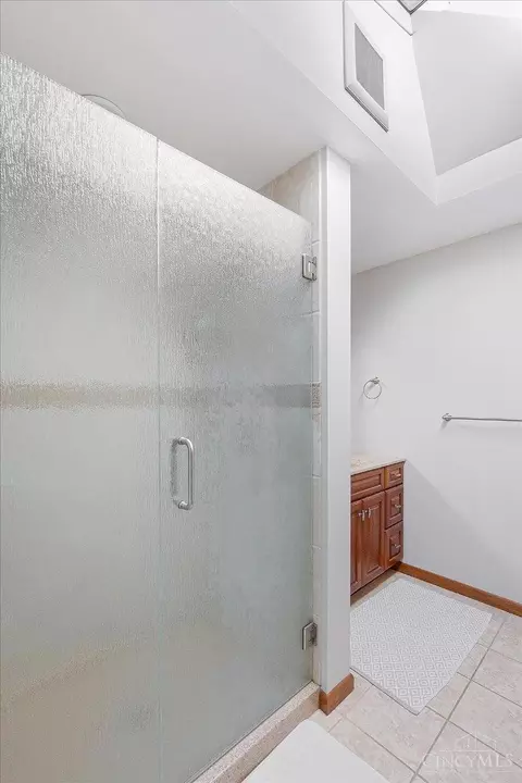 Bath - 3375 Everson Ave, Cincinnati, OH 45209 photo 9 of 9