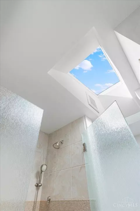 Bath - 3375 Everson Ave, Cincinnati, OH 45209 photo 6 of 9