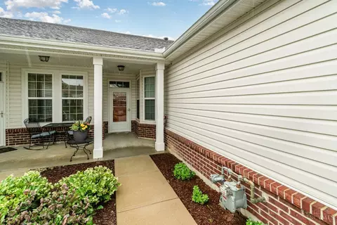 1315 Grovesedge Dr, Hamilton Township, OH 45039 photo 2