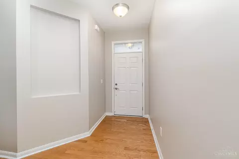 1315 Grovesedge Dr, Hamilton Township, OH 45039 photo 3