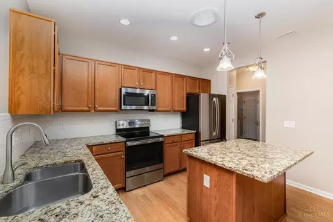 1315 Grovesedge Dr, Hamilton Township, OH 45039 photo 7